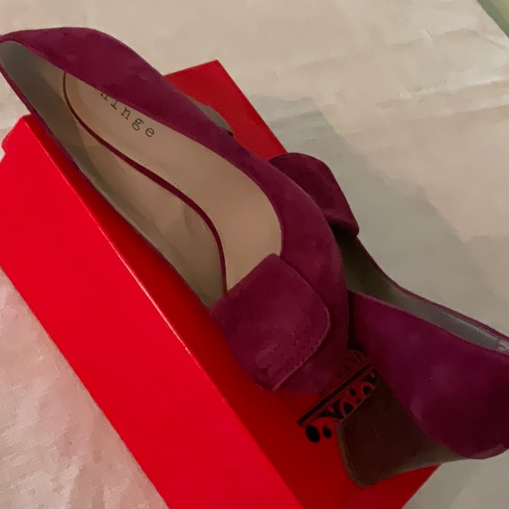 Beautiful suede shoes size 8